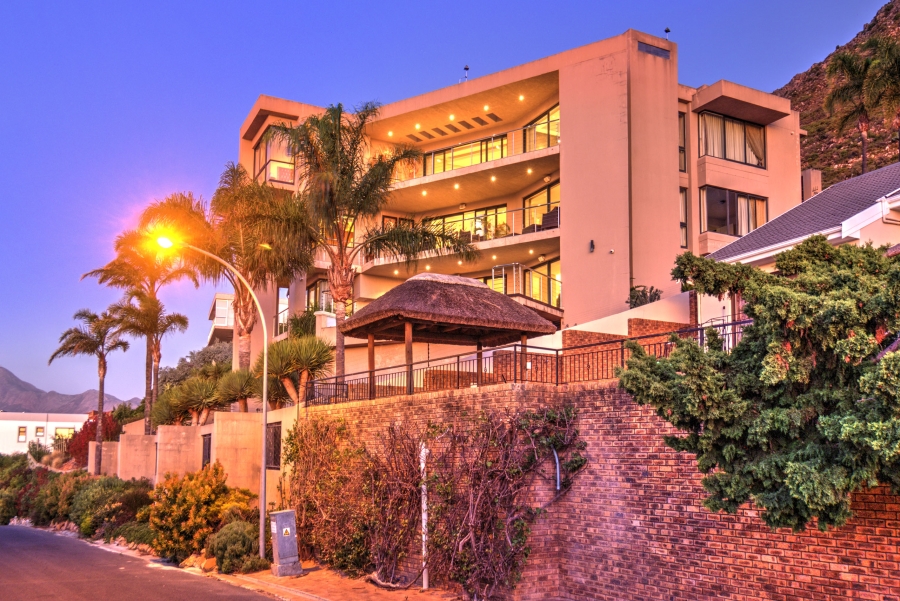 To Let 4 Bedroom Property for Rent in Mountainside Western Cape